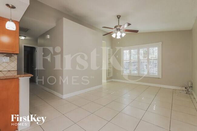 Foto del edificio - 8908 N Hamner Ave