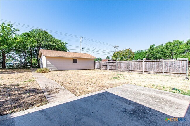 Building Photo - 2717 W Avenue Z