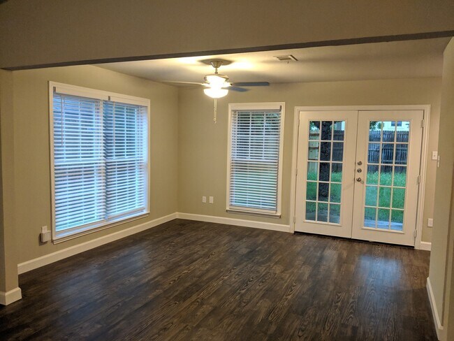Foto del edificio - Renovated two-story in Grapevine