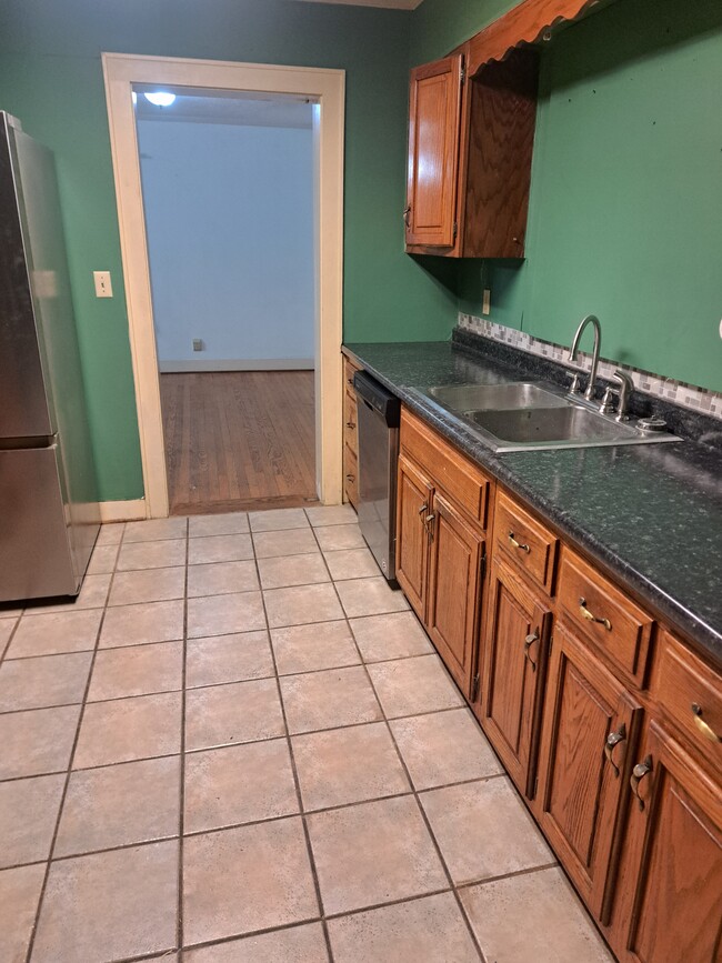 Building Photo - 66 Davis Ave