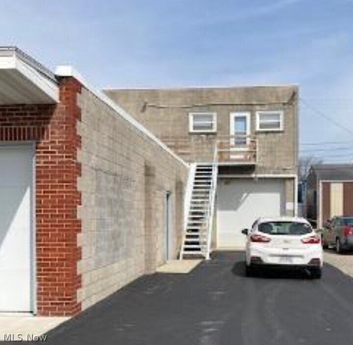 154 Woodbury St, Elyria, OH 44035 Room for Rent in Elyria, OH