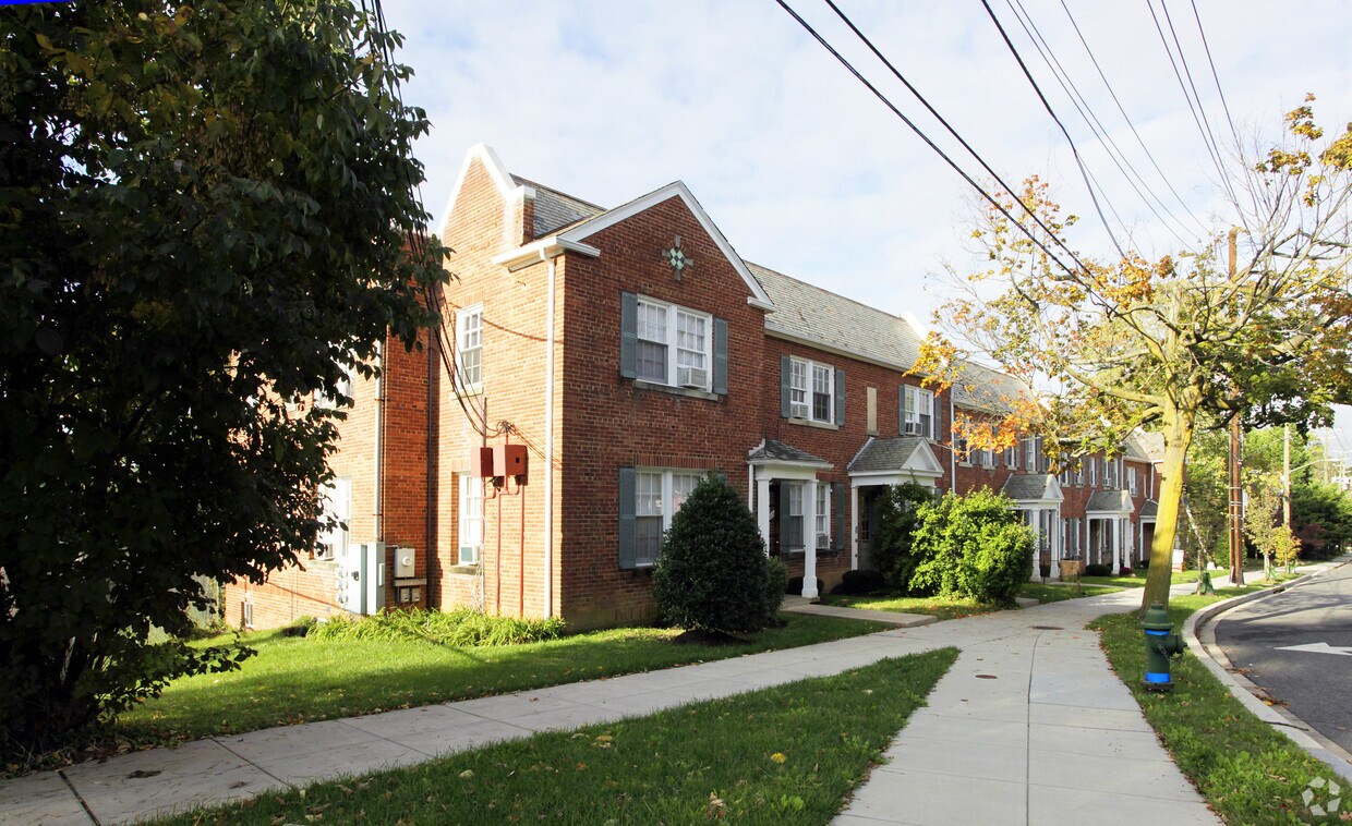 Primary Photo - 4820-4832 Reservoir Rd NW