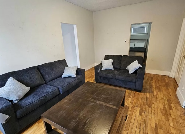 LIVING ROOM - 1011 Tennessee St