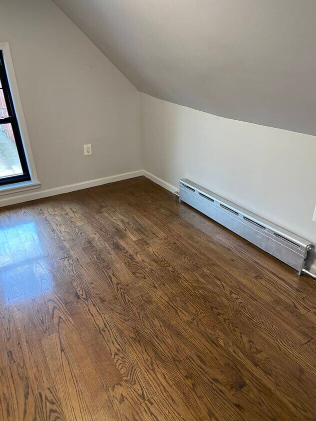 Foto principal - 622 E 39th St