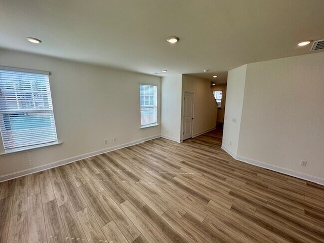 Foto del edificio - The Grove at Neill's Pointe