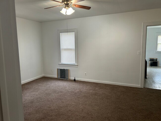 Foto del edificio - 2077 E Boatfield Ave