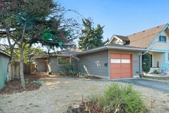 Building Photo - 3811 SE 66th Ave