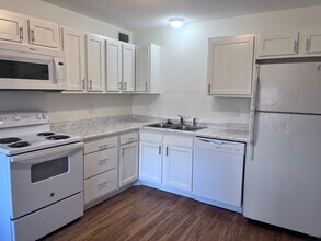 Building Photo - 127 W 45th St