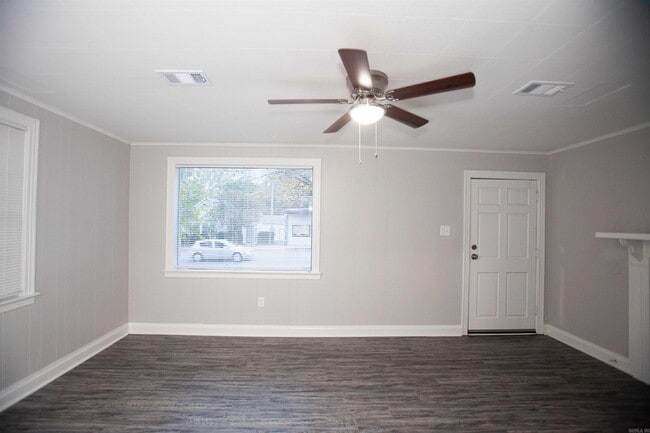 Building Photo - 5008 Lynch Dr