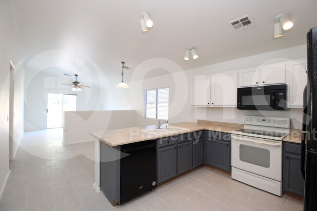 Building Photo - 2560 E Olivine Rd