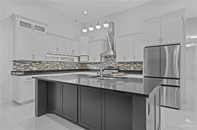 Building Photo - 5812 Pelican Ave