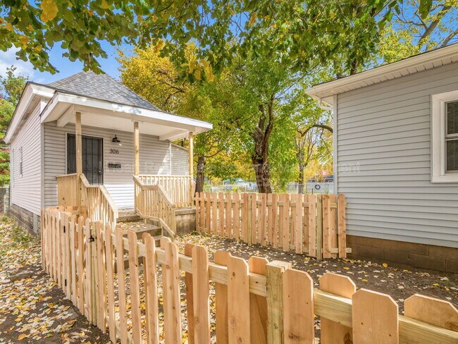 Foto del edificio - 306 Martin Ave