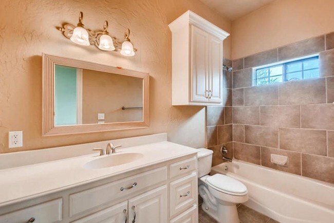 Building Photo - 539 Meadowview Ln