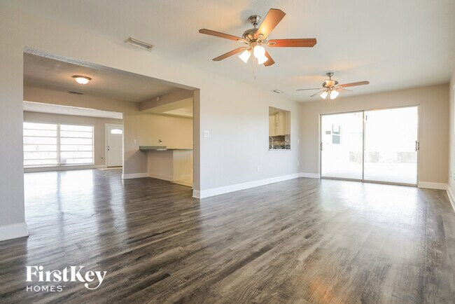 Building Photo - 63 Rotonda Cir