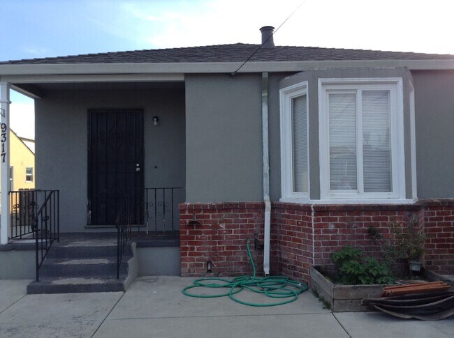 Foto del edificio - Cute Duplex front unit available