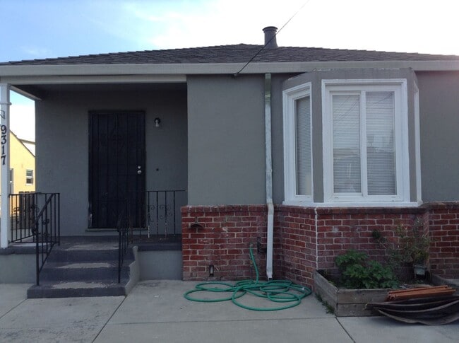 Photo - Cute Duplex front unit available Apartment