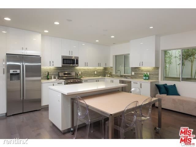 Building Photo - 1807 S Beverly Glen Blvd