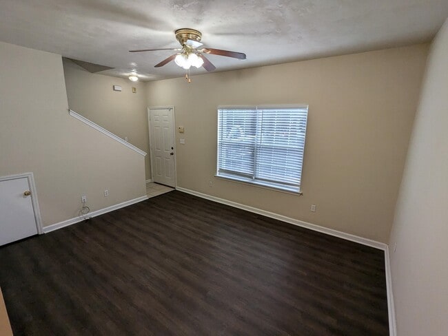 Building Photo - 3100 Dian Rd