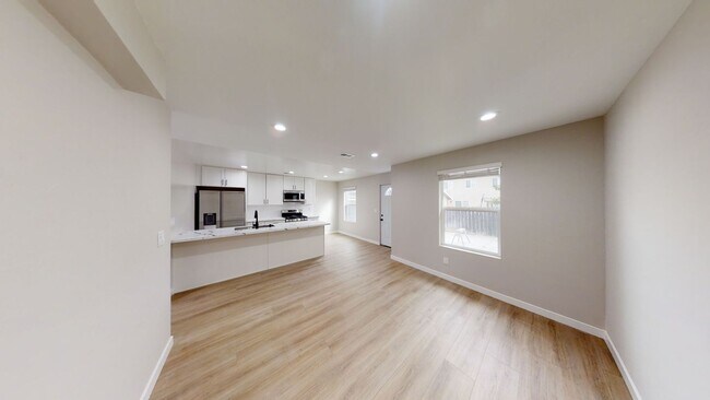 Foto del edificio - 5117-5119 E Falls View Dr