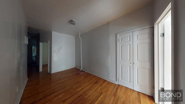 Building Photo - 401 E 78th St