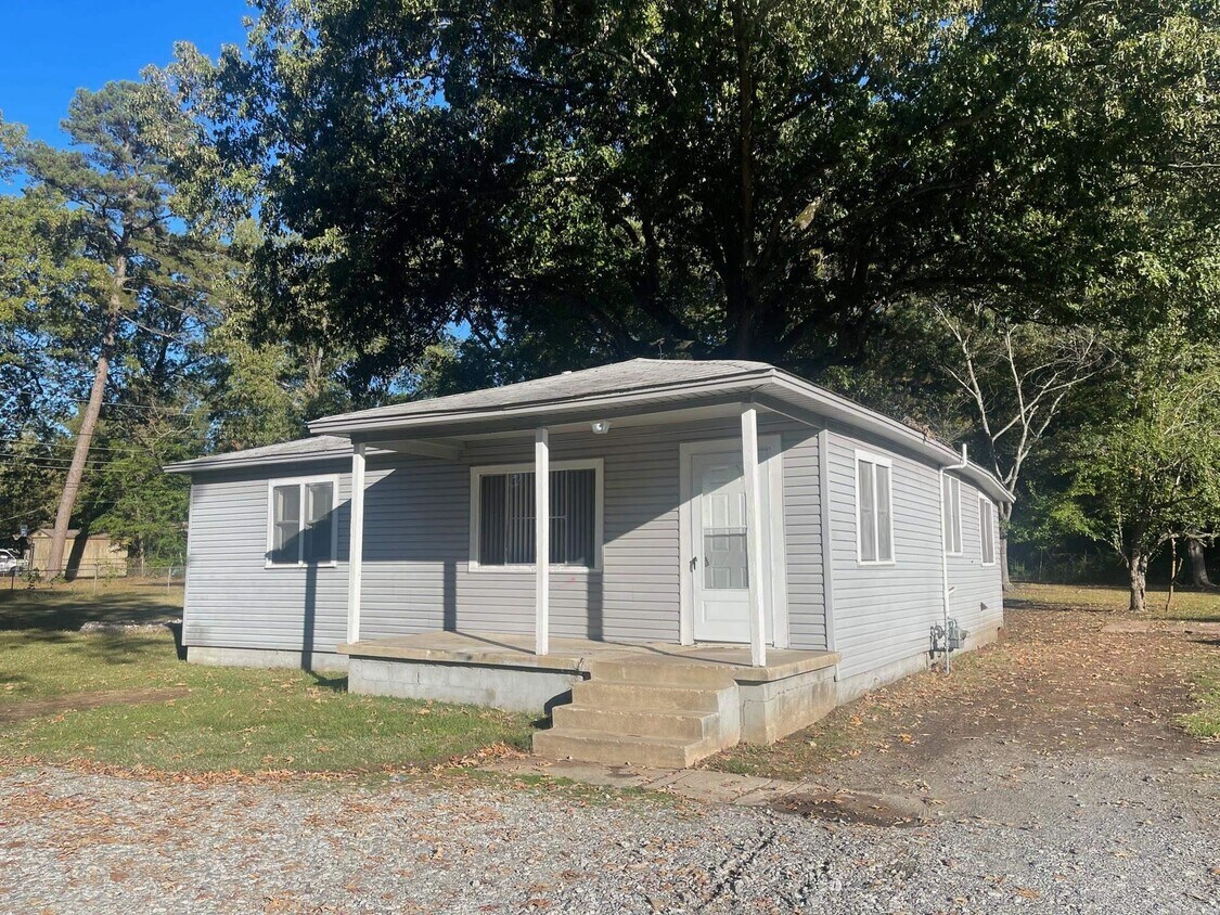 Foto principal - 5720 Young Rd