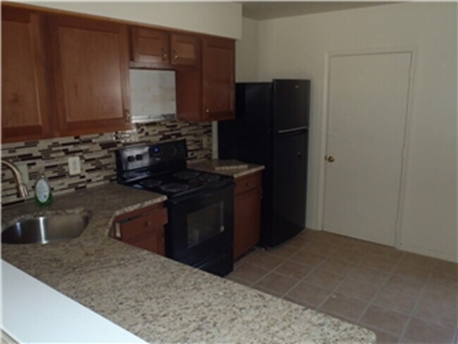 Building Photo - 424 Shai Cir