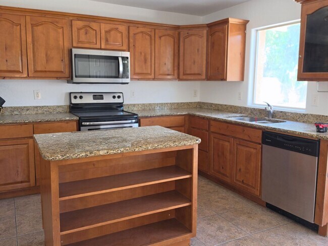 Building Photo - 2068 E Andalusian Loop