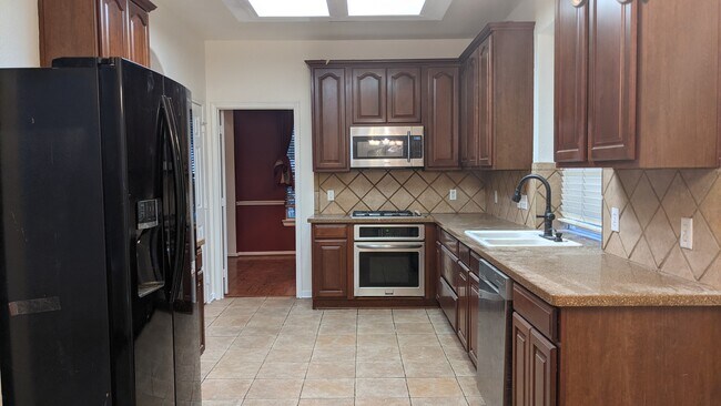 Building Photo - 6209 Eagle Creek Dr