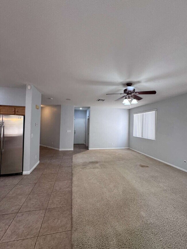 Foto del edificio - Centennial Hills 4-bedrooms with 2.5 bath