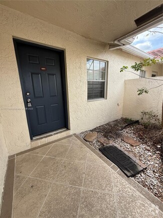 Building Photo - 9961 Three Lakes Cir