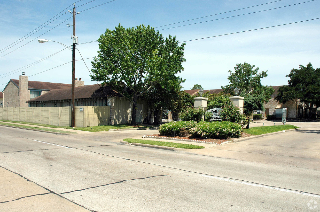 Building Photo - Bellfort Place Townhomes