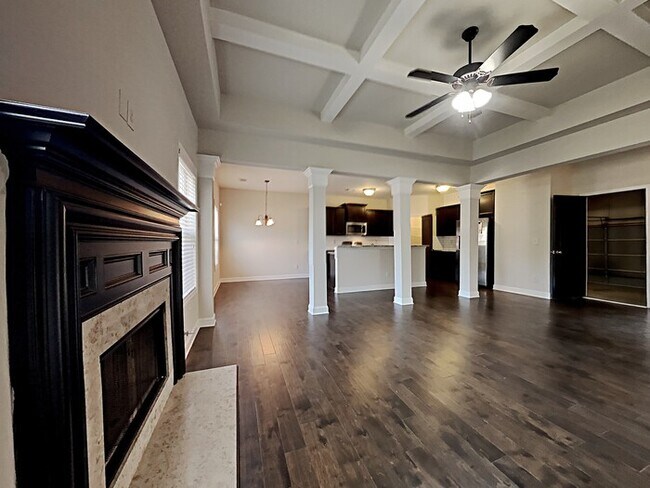 Building Photo - Available Now! 4 Bedroom home! Apply Today!