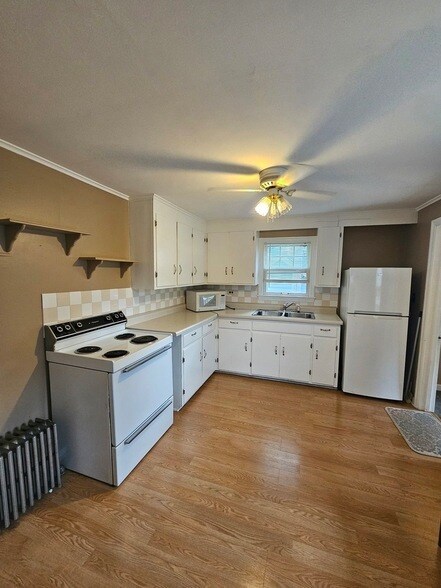 Foto del edificio - 211 Edwards Ave