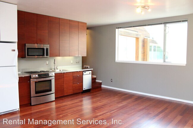 Building Photo - 1 br, 1.5 bath House - 644 NE Knott St