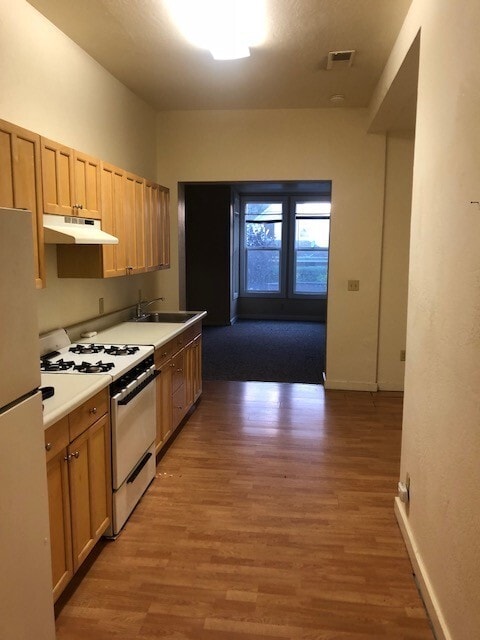 Building Photo - 1021 E St