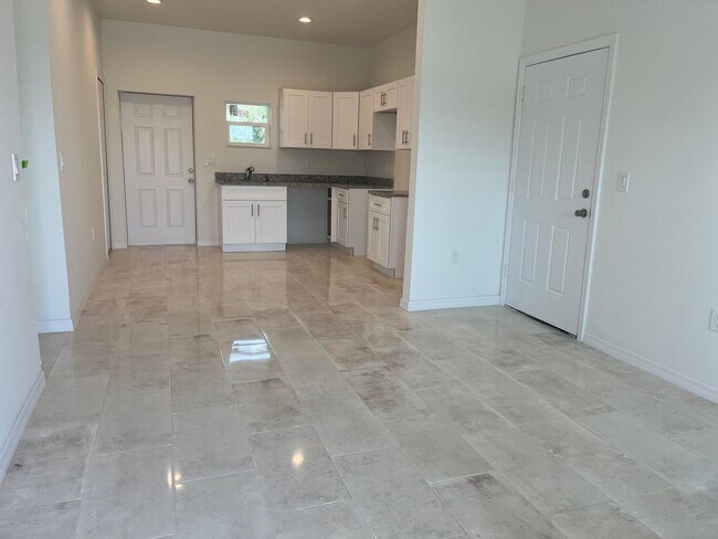 Foto del edificio - Brand New Construction 2/2/1-MOVE IN READY!!