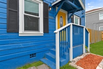 Building Photo - 909 28th St