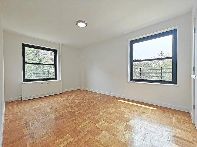 Foto del edificio - 210 Clinton Ave