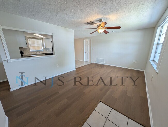 Building Photo - 3 bed,2 bath ~ With garage, workshop & shed!! NEW floors, NEW paint! Updated bathroom & kitchen w...