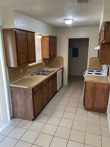Building Photo - 216 Tejas Dr
