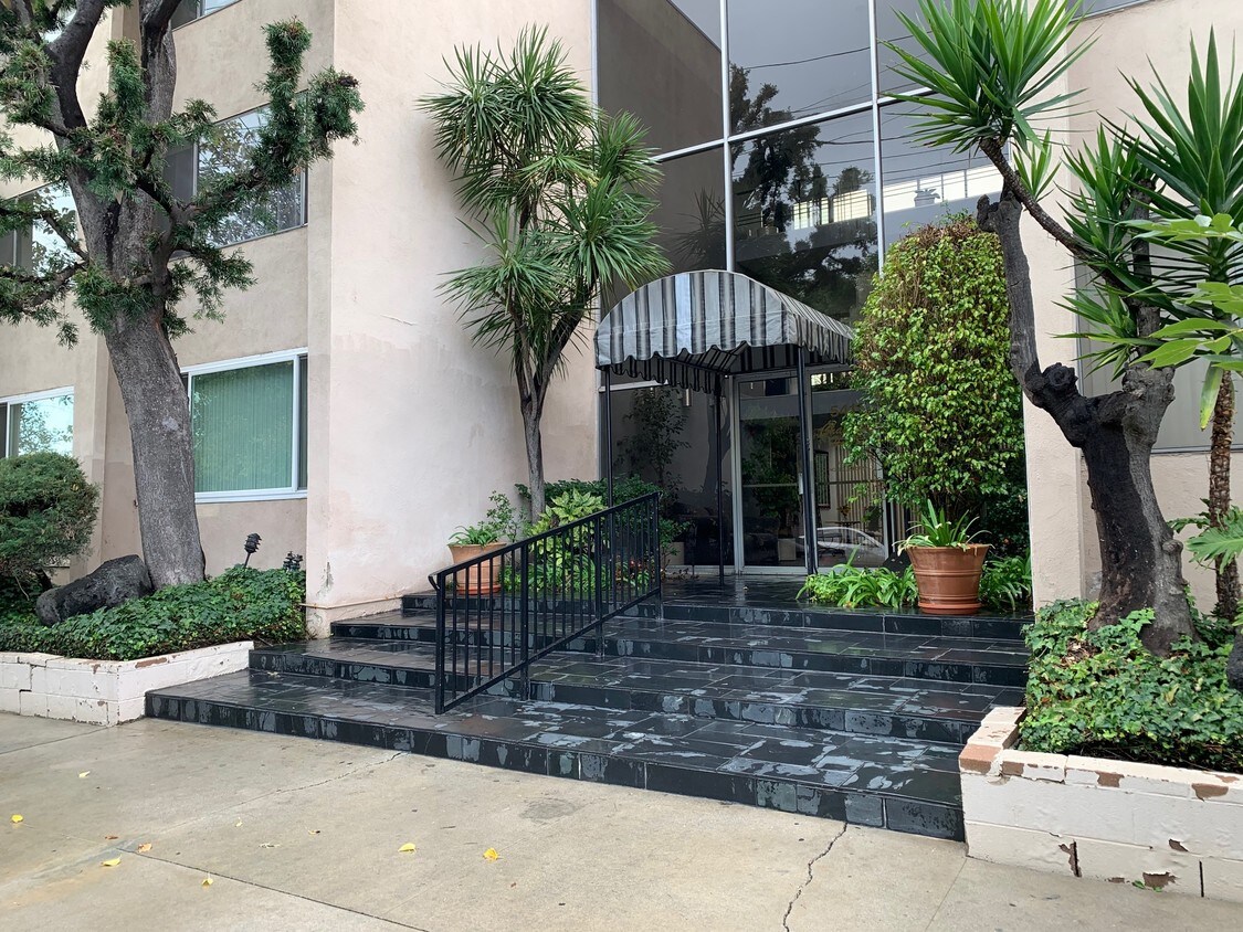 entrada principal - 5411 Tyrone Ave