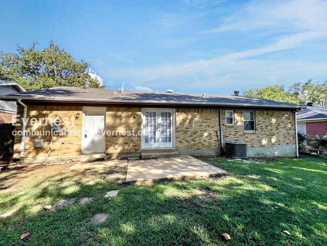 Foto del edificio - 8405 Greenbrook Pkwy