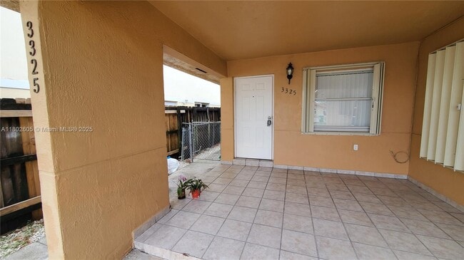 Building Photo - 3325 SW 23rd Terrace