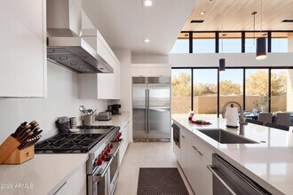 Building Photo - 10931 E Whitehorn Dr