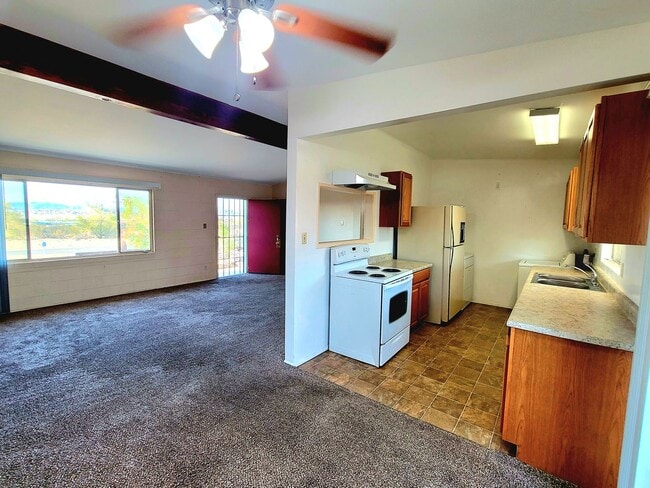 Building Photo - Eclectic 2 Bedroom 1 Bathroom Home