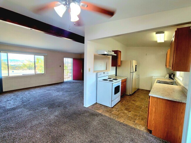 Foto del edificio - Eclectic 2 Bedroom 1 Bathroom Home