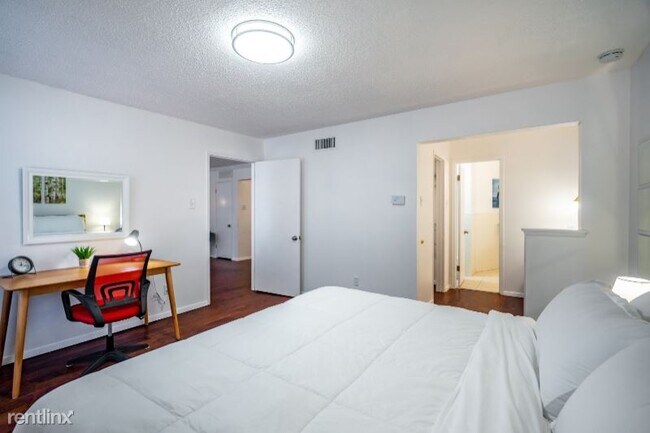 Foto del edificio - 6018 E University Blvd