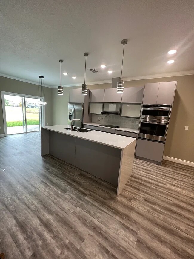 Building Photo - 2033 Greenbriar Ter