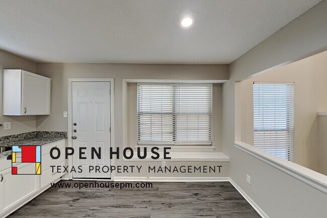 Building Photo - 4220 Phoenix Dr, Carrollton