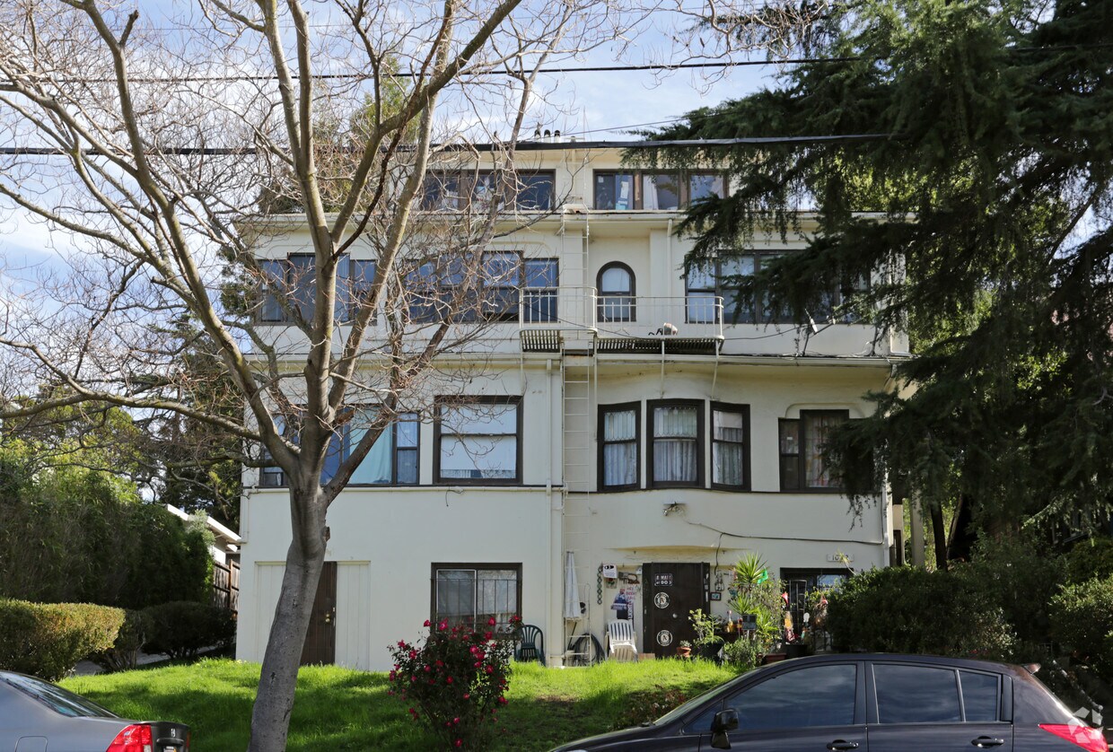 Building Photo - 1022 E 28th St